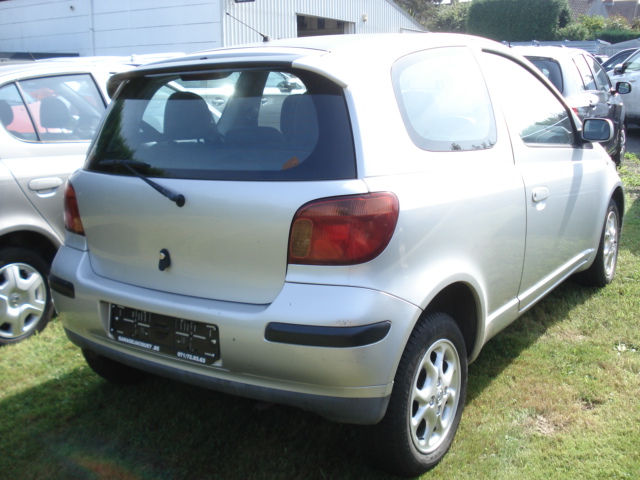 Toyota YARIS 3 portes 1000 linéa luna