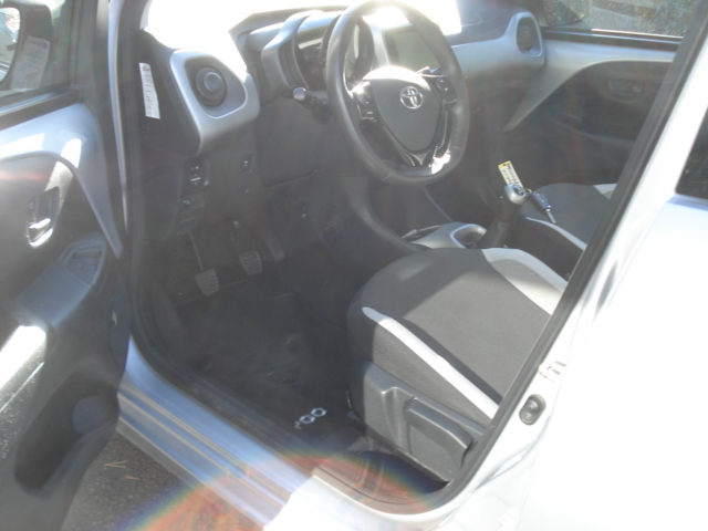 Toyota Aygo 5 portes 1.0i VVT-I  X-PLAY